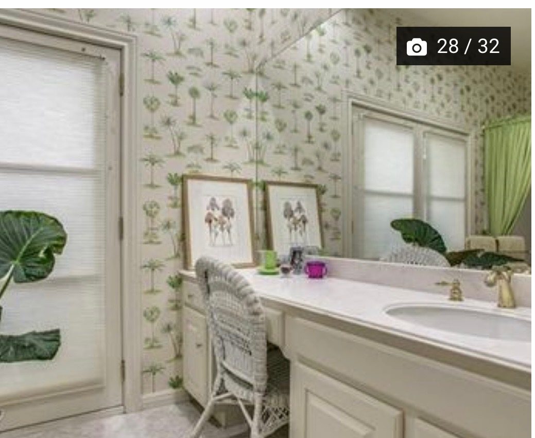 A powder bath, before